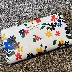 Kate Spade zip wallet